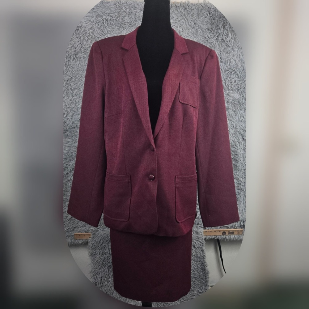 NWOT Emily‎ 525144 Womens 16 Ruby Red 2 Button Jacket 2 Piece Skirt Suit